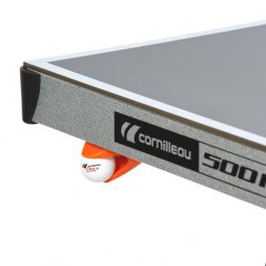 Стол оснащен держателями для 4-х ракеток с защитными крышками, держателями для 8-ми мячей в середине стола, и еще по одному держателю для мячей с каждой игровой стороны стола