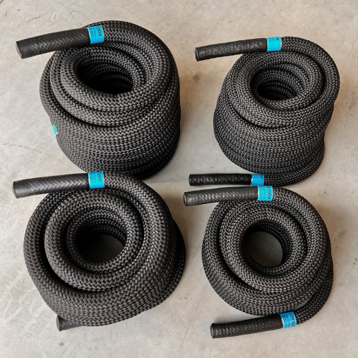 Тренировочный канат AEROBIS Battle Rope V2, длина 10 м, диаметр 40 мм, вес 9,4 кг, черный Тренировочный канат AEROBIS Battle Rope V2, длина 10 м, диаметр 40 мм, вес 9,4 кг, черный