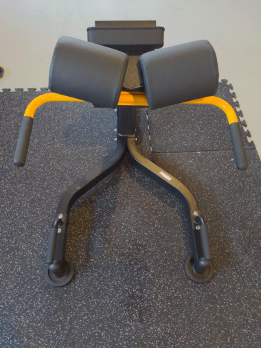 ​Тренажер для разгибания спины гиперэкстензия силовая REBEL P3 регулируемая