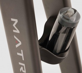 Удобно расположенный подстаканник для бутылок разного размера Удобно расположенный подстаканник для бутылок разного размера