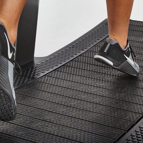 Беговая дорожка Assault Runner Pro с изогнутым беговым полотном гусеничного типа