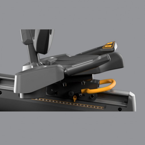 Горизонтальный велотренажер Matrix Performance. Консоль Touch