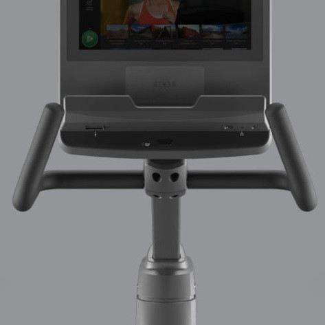 Горизонтальный велотренажер Matrix Endurance. Консоль LED