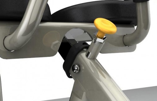 Угол между опорой груди и опорой бедра позволяет максимально включить в работу мышцы задней поверхности бедра