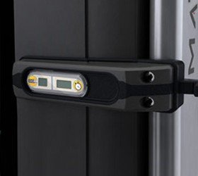 LСD дисплей, отображающий количество повторений, время работы и время отдыха (только для Versa PLUS)